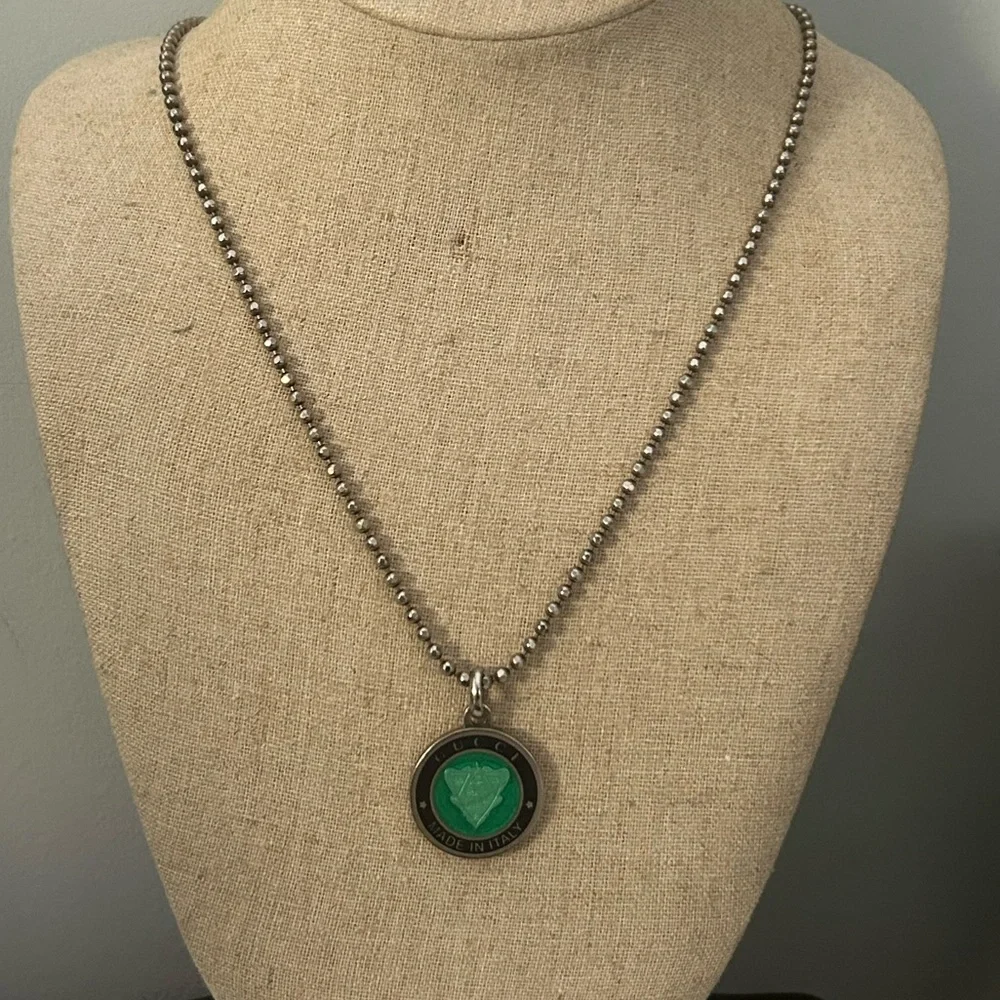 Gucci Resin & Enamel Crest Pendant Necklace - full inclusion - Picture 3 of 6